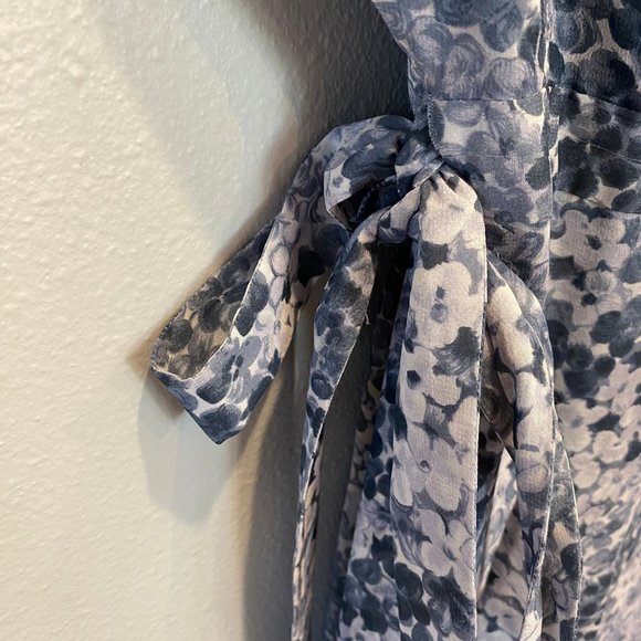 The J. Peterman Company : 100% Silk wrap dress with blue floral print 16 - Picture 4 of 6